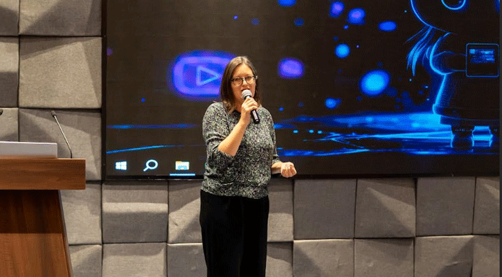 Int’l professional development expert Katherine Rick conducts interactive sessions at IUB