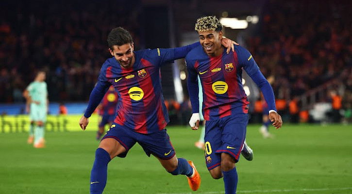 Torres brace sends Barça top on Camp Nou return