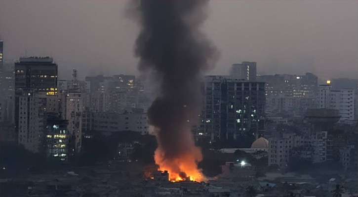 Fire breaks out at Korail slum in Dhaka