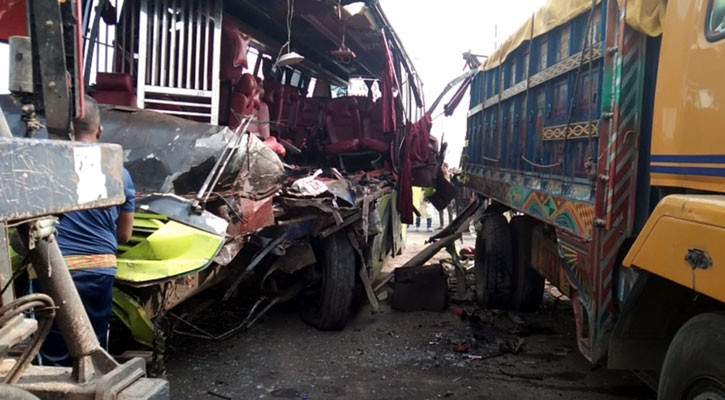 3 Killed in bus–truck collision on Dhaka–Bhanga Expressway