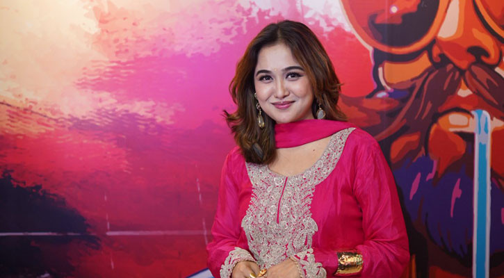 Actress Chamak meets PM, eyes reserved women’s seat