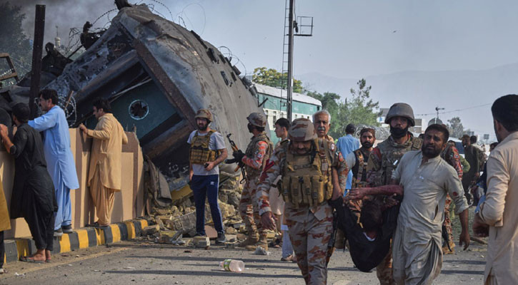 24 killed in Pakistan suicide train bombing
