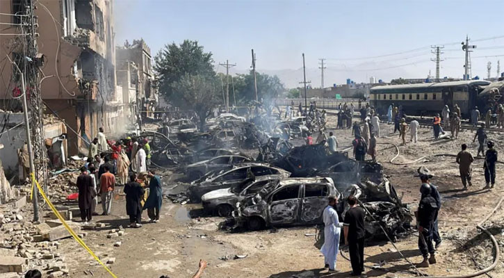 Suicide car bomb attack on Pakistan train kills 24