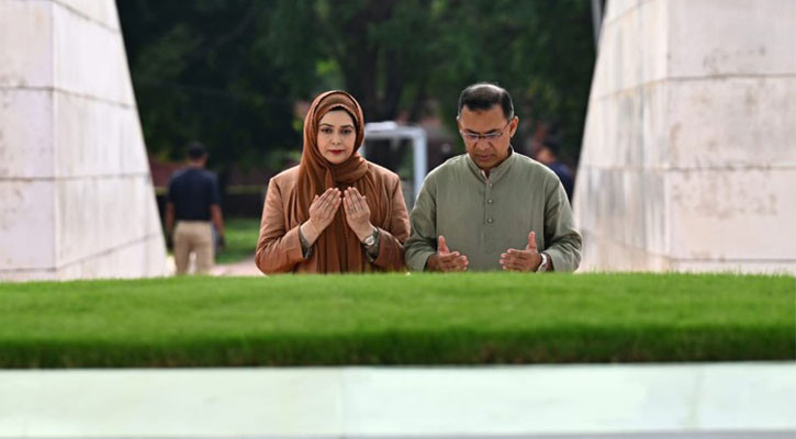 PM visits parents' graves, offers prayer