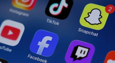Malaysia bars under-16s from opening social media accounts