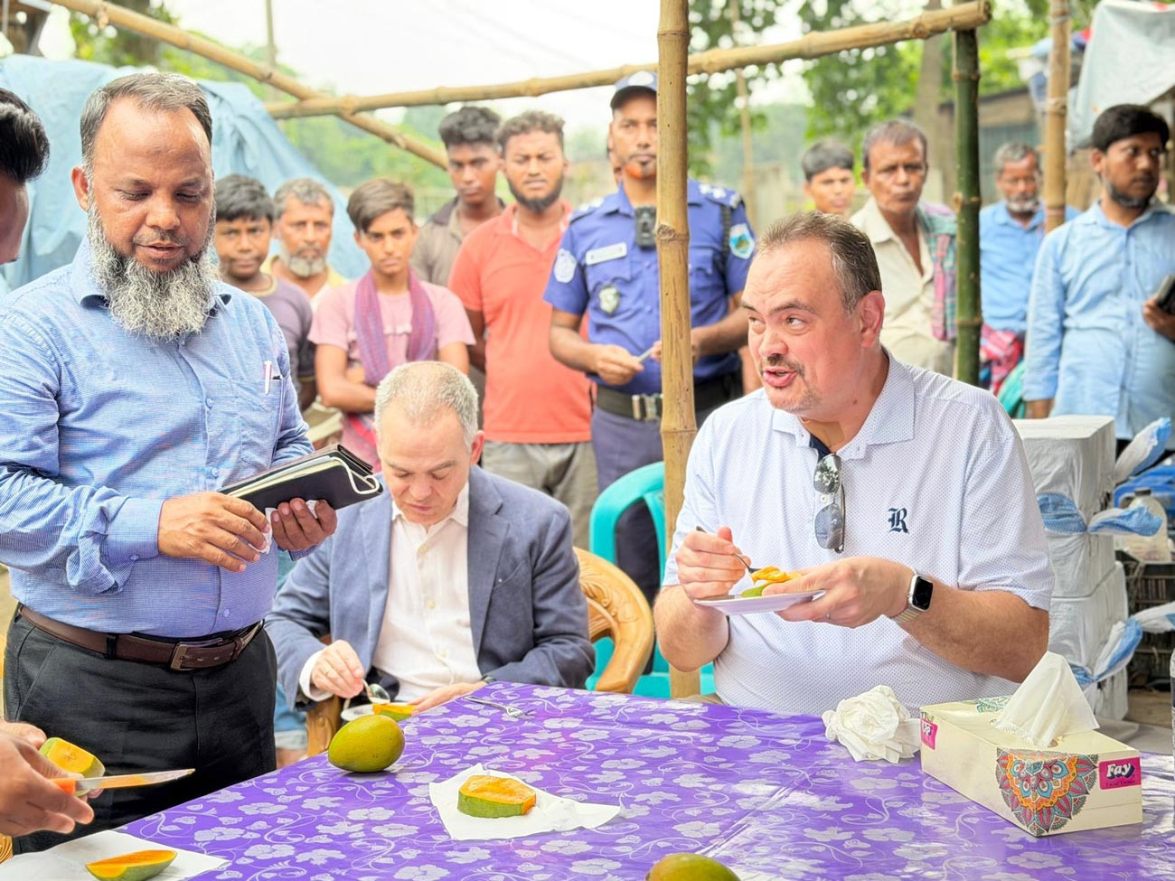 US ambassador samples Rajshahi mangoes