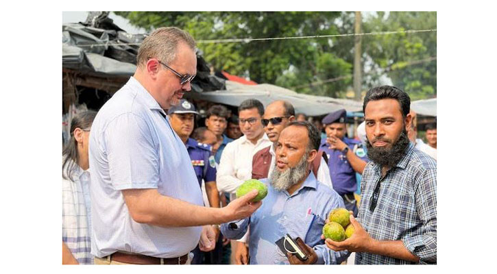 US envoy visits Rajshahi mango market