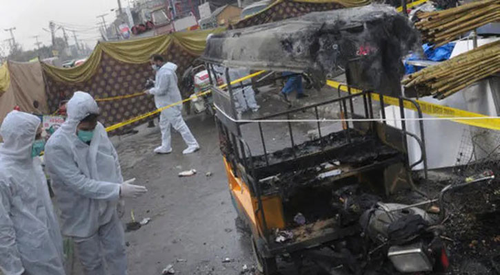 Two roadside blasts in northwest Pakistan kill seven: Police