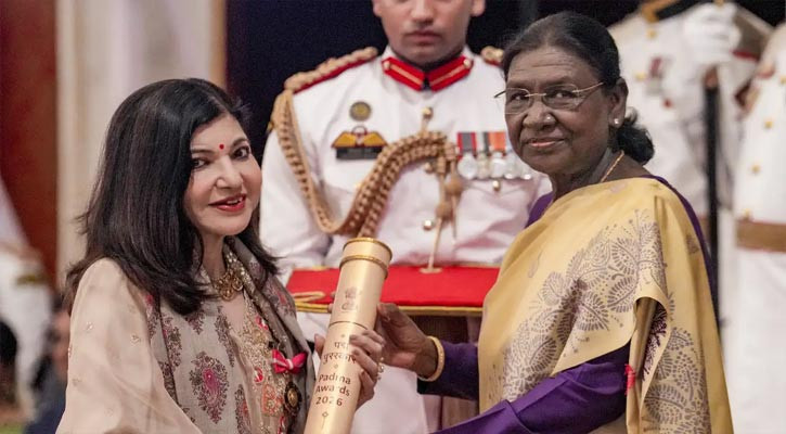 Alka Yagnik receives Padma Bhushan