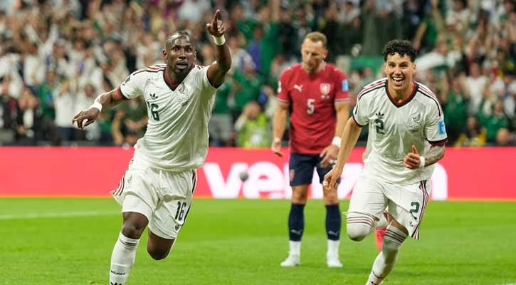 Mexico beat Czech Republic to complete perfect Group run