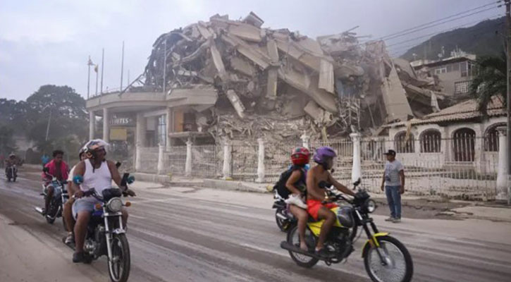 Venezuela earthquakes kill at least 32, injure 700