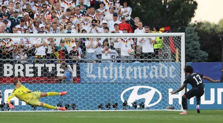 Paraguay stun Germany on penalties in World Cup shock