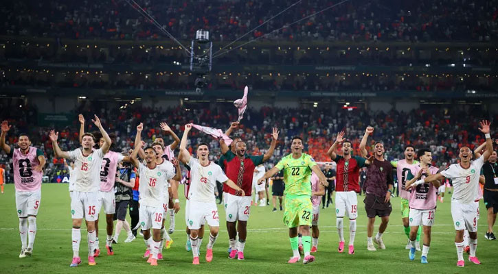 Morocco beat Netherlands on penalties to reach World Cup last 16