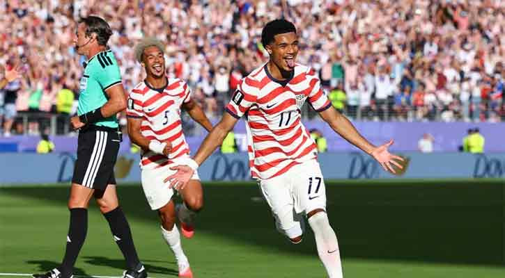 Ten-man US beat Bosnia to reach World Cup last 16