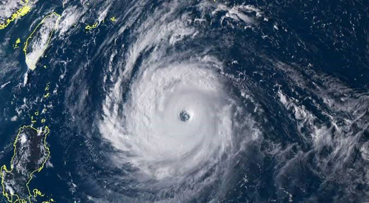 'Super typhoon' heads for US Pacific islands