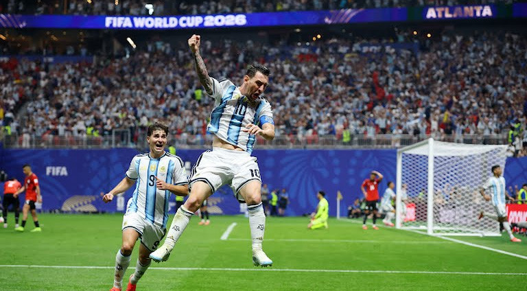 Argentina fight back from two down to beat Egypt
