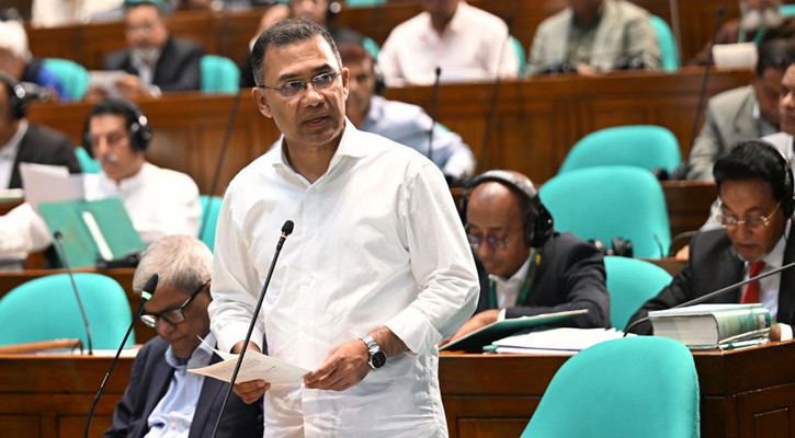 Govt to gradually raise teachers’ honorariums: PM