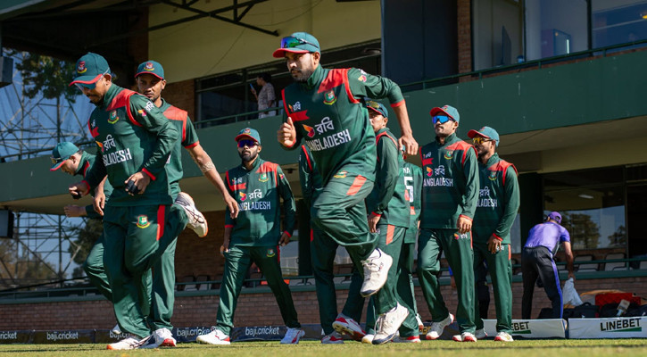 Curran hits century as Zimbabwe set Bangladesh 248-run target